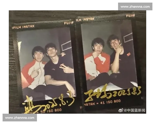 汪顺孙佳俊世锦赛暖心同框!拍立得定格兄弟情,巴黎奥运室友续写泳池佳话 汪顺孙佳俊世锦赛暖心同框!拍立得定格兄弟情,巴黎奥运室友续写泳池佳话