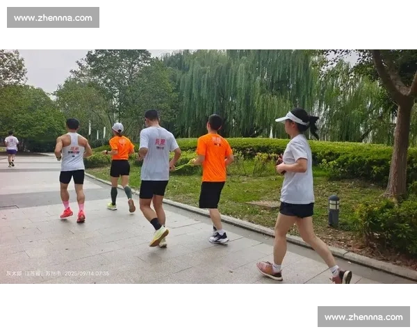 雨幕中绳牵追光：视障跑者与陪跑员的无畏训练